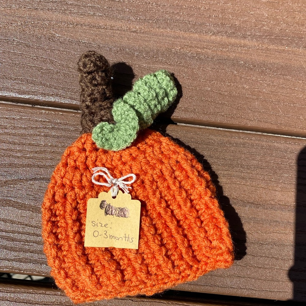 Pumpkin homemade knit hat - size 0-3 months